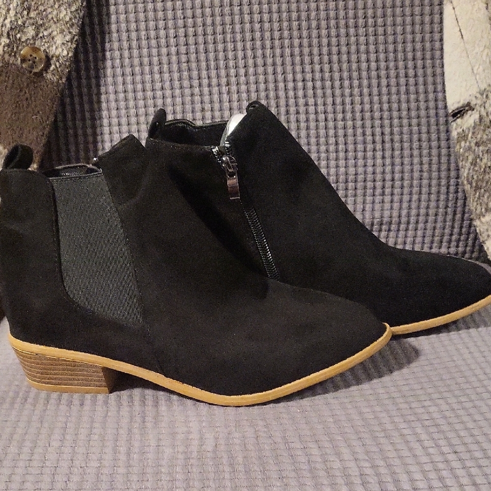Chic Black Ankle Booties with Wooden Heel